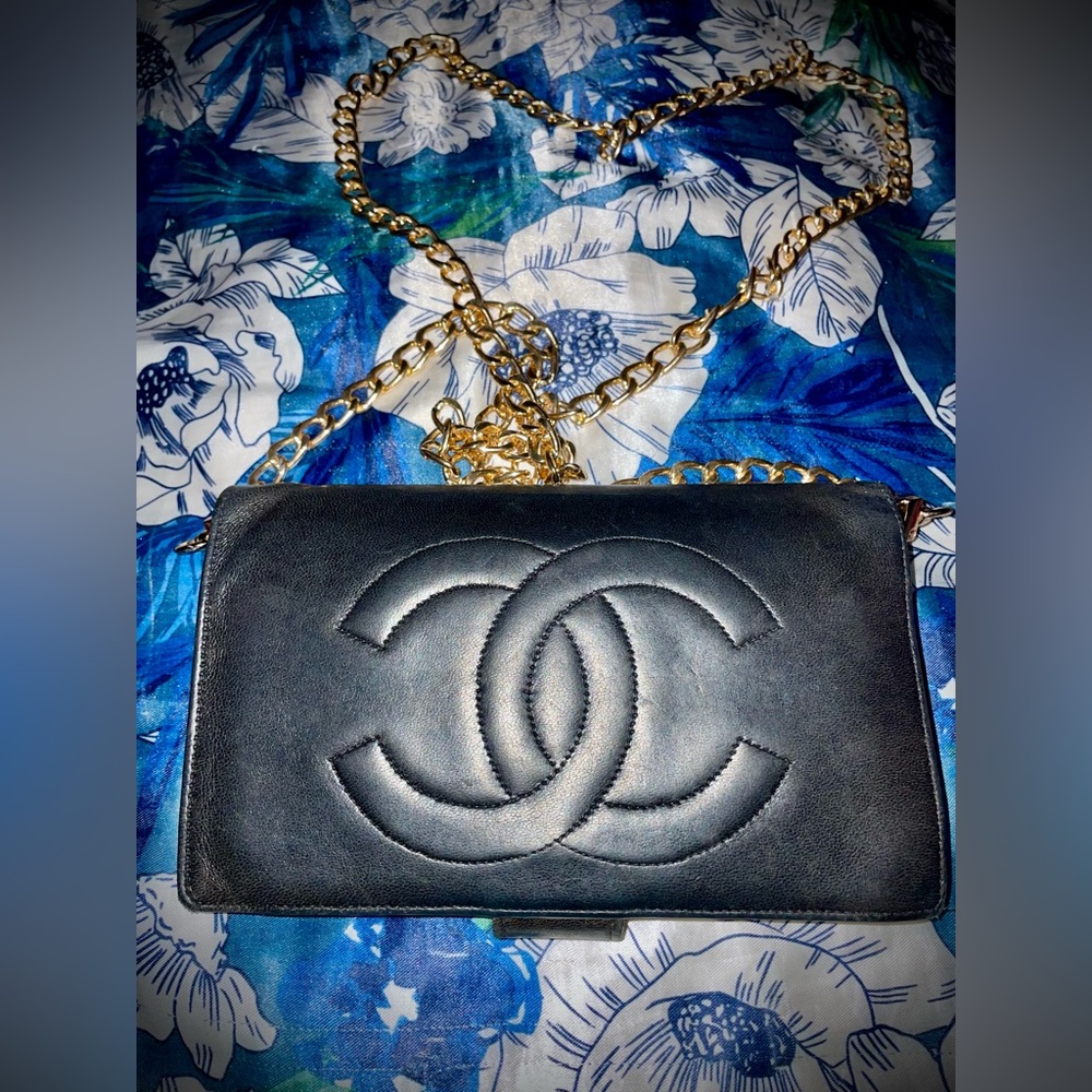 CHANEL Authentic Lambskin Wallet